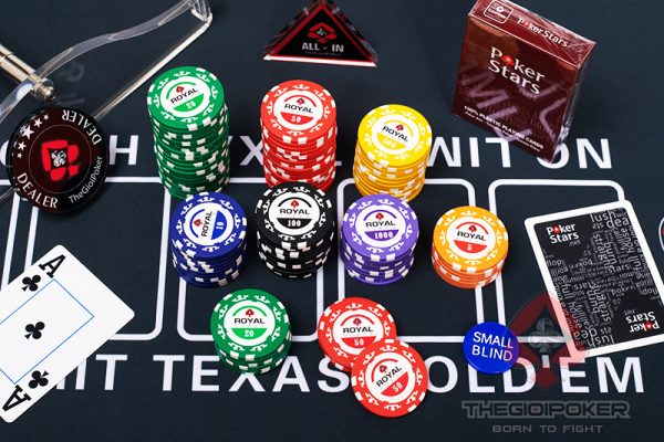 Chip Poker Royal được thiết kế sang trọng , đầy đủ mệnh giá từ 5 đến 10k