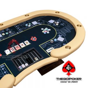Bàn poker được trang bị 1 tray, cốc và 1 rake kim loại chuyên nghiệp