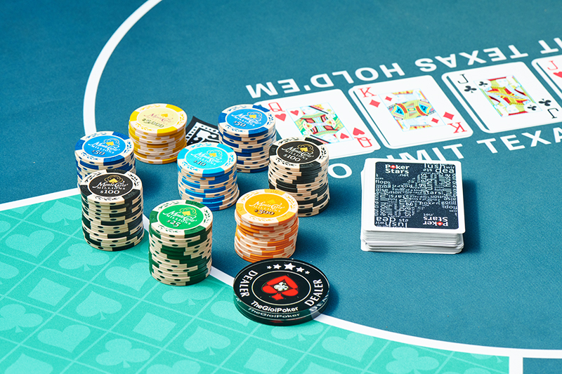 Chips Poker MonteCarlo dalam denominasi dari 5 hingga 5000 yen