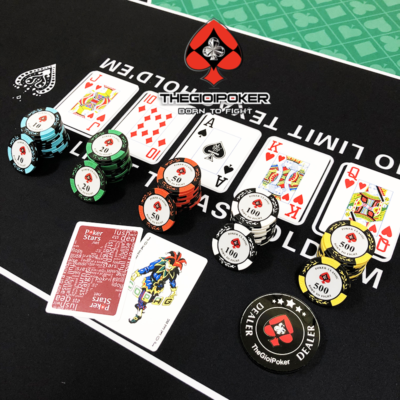 Chip Poker Classic terbuat dari material komposit tanah liat berkualitas tinggi dengan berat 14.5g