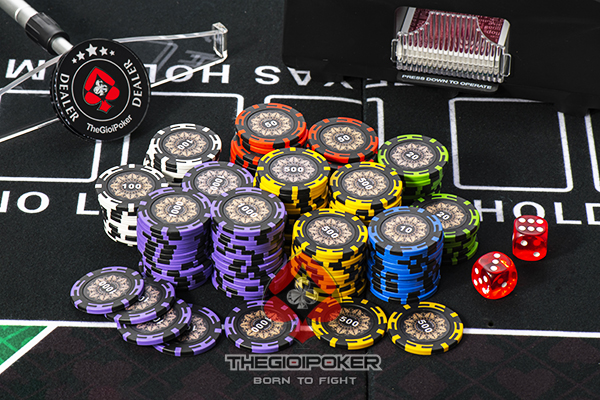 Chip Poker Crown được làm từ chất liệu Clay Composite nặng tiêu chuẩn 14.5Gram