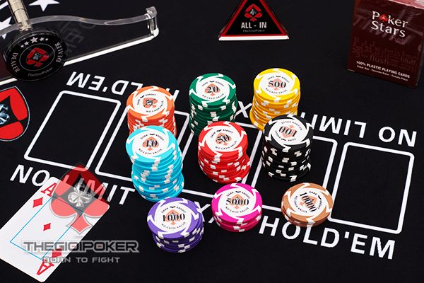 Phỉnh poker Dark Knigh được làm đủ các mệnh giá từ 5 đến 10000