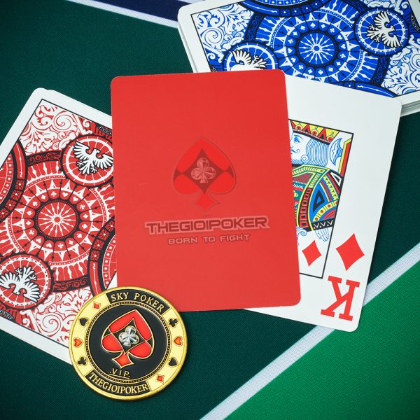 Mỗi bộ bài poker đều được tặng 1 thẻ cut card chuyên nghiệp