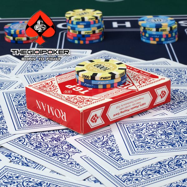 Mội bộ bài poker Roman đều được đóng hộp giấy cứng sang trọng