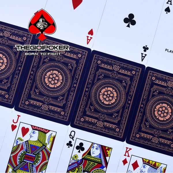 Bài poker trinity được thiết kế theo kiểu Regular nên có thể vừa để chơi poker vừa có thể chơi các môn khác