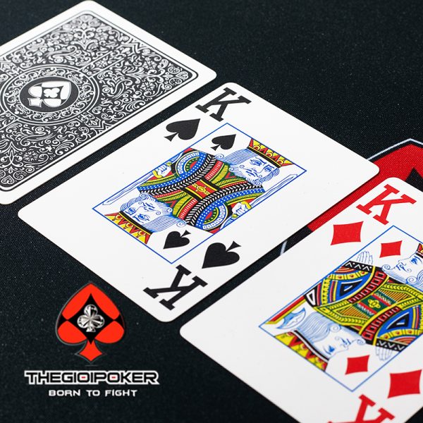 Bài poker space màu đen huyền bí