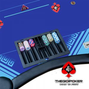 Bàn poker được trang bị hộp rake, khay và ly để đồ uống chuyên nghiệp