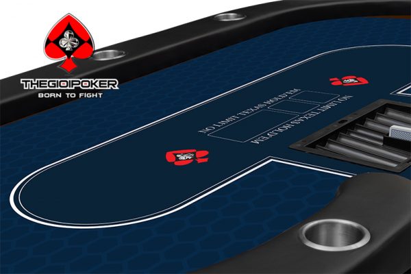 Mặt bàn poker được làm từ vải chuyên dụng gaming suede cho bề mặt láng mịn, kháng nước và chống cháy lan an toàn