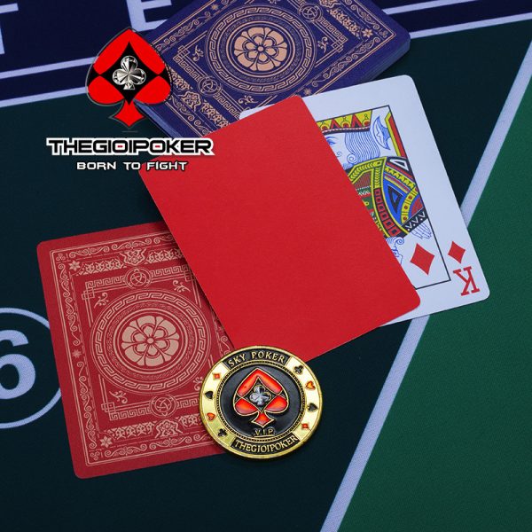 mỗi bộ bài poker trinity đều được tặng 1 thẻ cut card